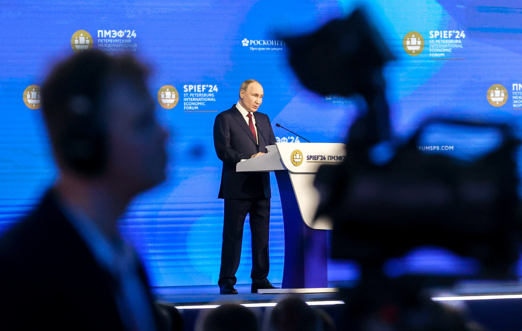Владимир Путин поручил за короткий срок войти в топ-25 стран мира по плотности роботизации