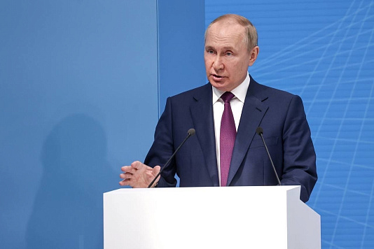 Путин назвал Россию одним из лидеров по темпам роста оказания электронных услуг